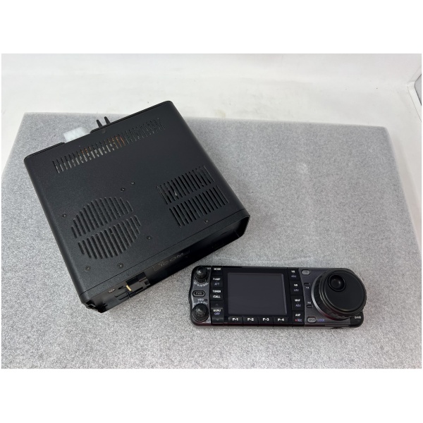 Icom IC-7000 - Image 3