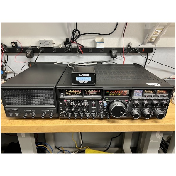 Yaesu FTDX9000 Contest HF/50MHz Transceiver wit SP-9000 Speaker