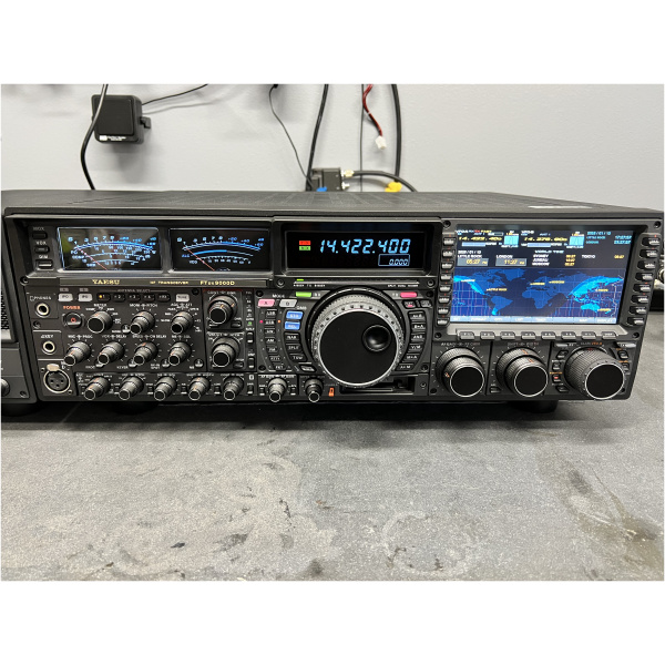 Yaesu FTDX9000D HF/50MHz Transceiver with SP-9000 Speaker